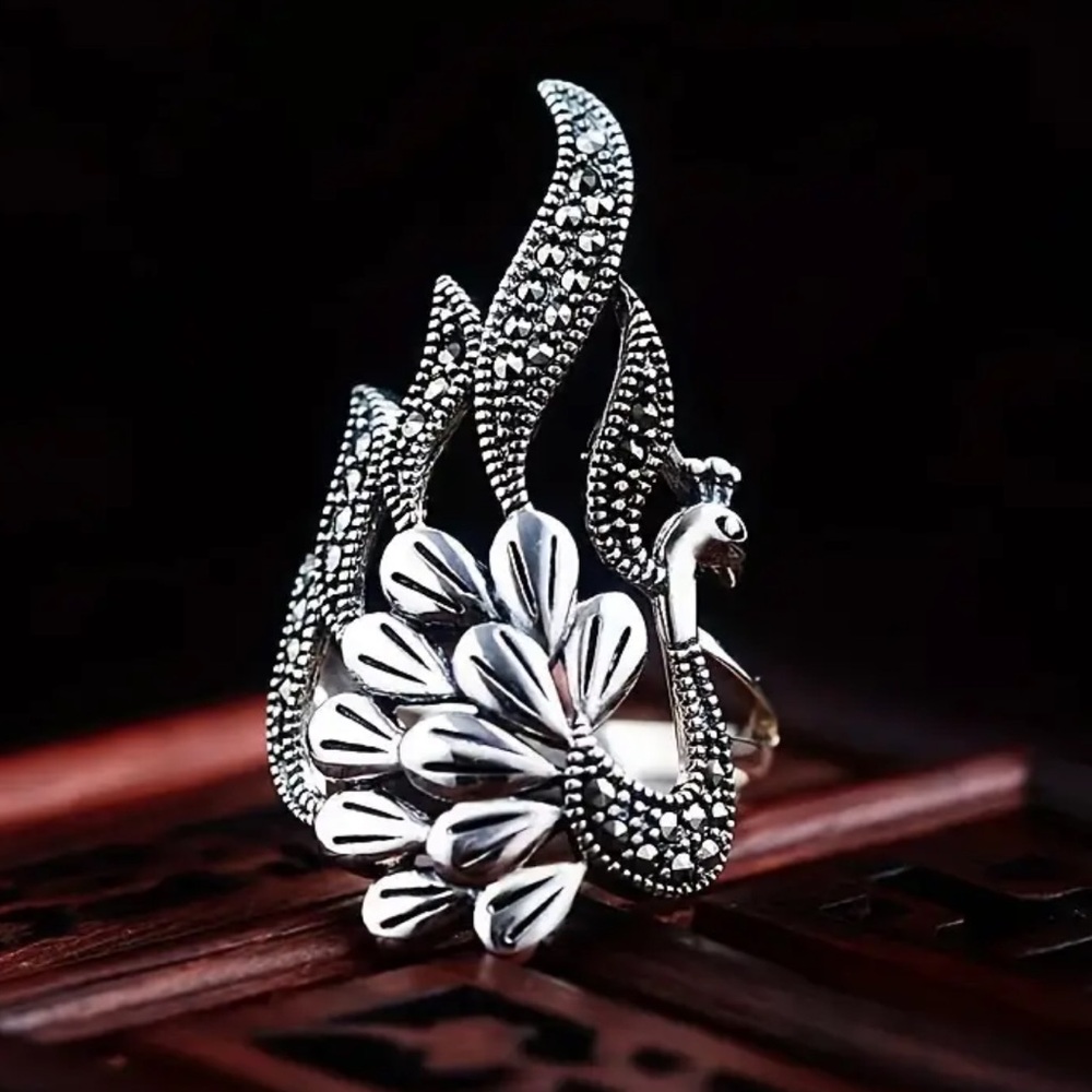 Exquisite Vintage-Style Peacock Ring with Intricate Detailing Sterling Silver